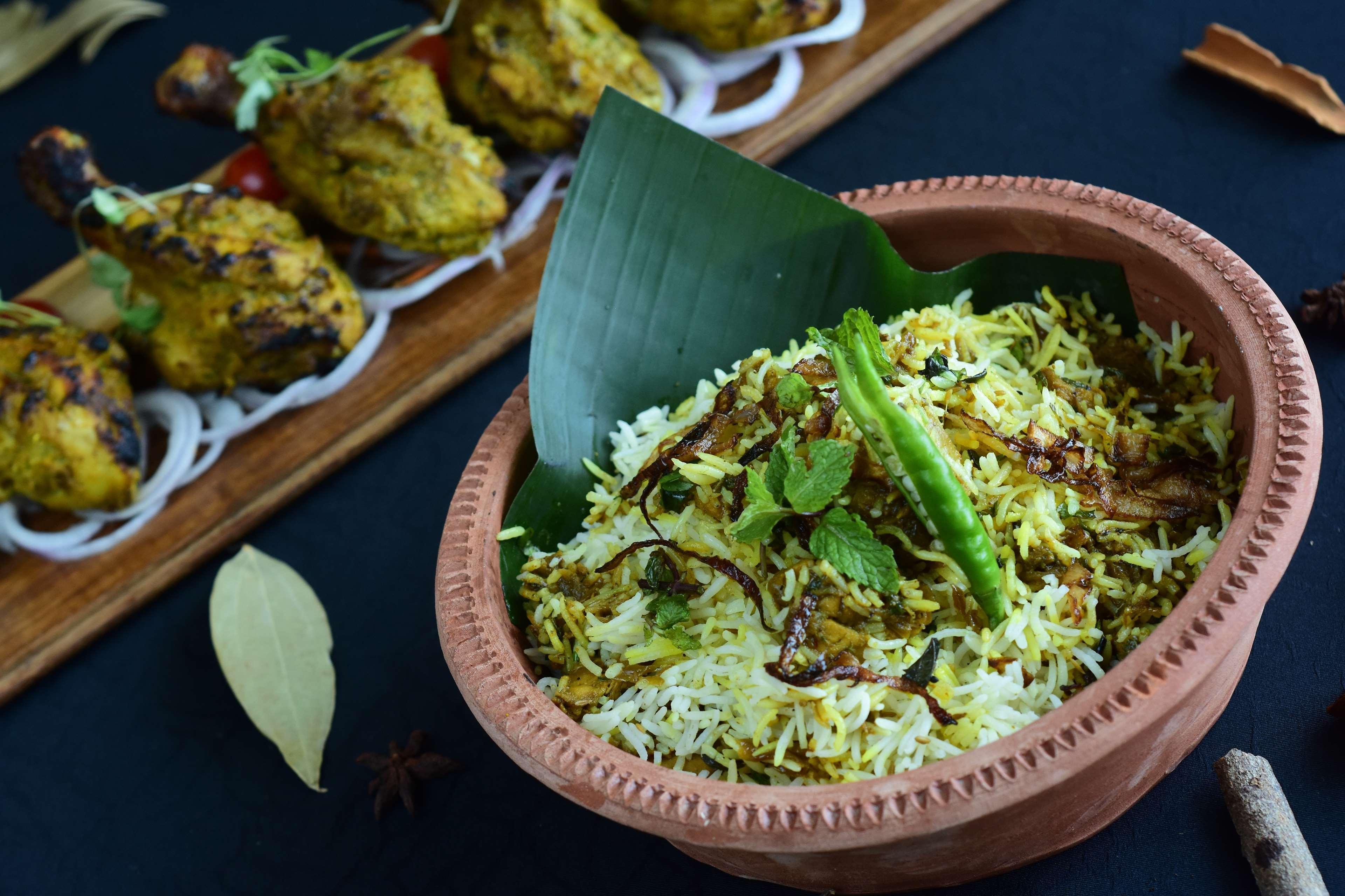 Hilton Mumbai International Airport Hotel Exterior foto Hyderabadi biryani